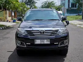 Fortuner 2.7 V 4×4 AT 2013 Hitam Metalik