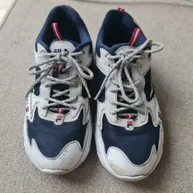 Sepatu filla size 41