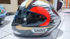 Helm shoei size L