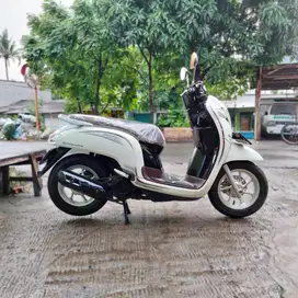 SCOOPY STYLISH 2018 DP 500