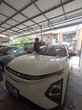 Tempat pemasangan kaca film mobil dan gedung di jamin rapi