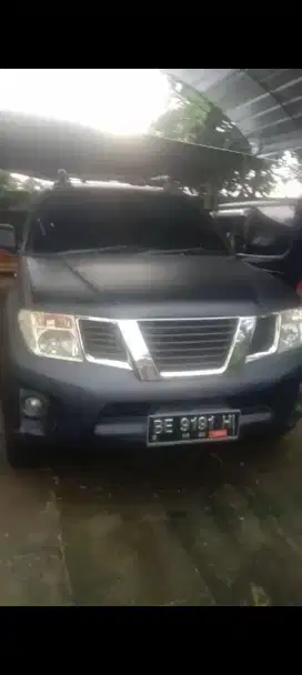 Nissan Navara 4x4  solar 2,5 manual hitam