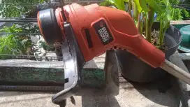 Pemotong rumput black&decker