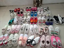 Sepatu anak mantan