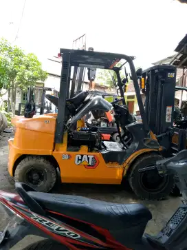 Forklift Jepang Caterpillar 3 t