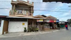 Rumah Besar Lokasi Strategis Hook Untuk Usaha