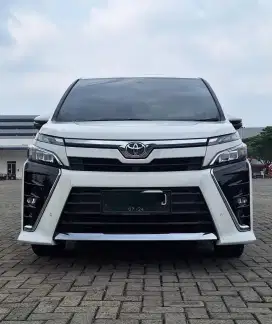 Toyota VOXY 2.0 PUTIH