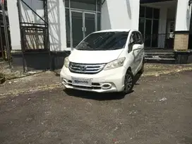 Like New - HONDA FREED 1.5 E BENSIN A/T 2014 PUTIH