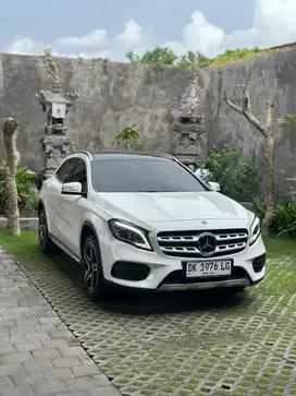 MERCY GLA200 AMG LINE 2018 PMK 2019 ASLI BALI LOW KM