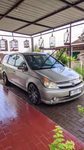 Honda Stream 2004