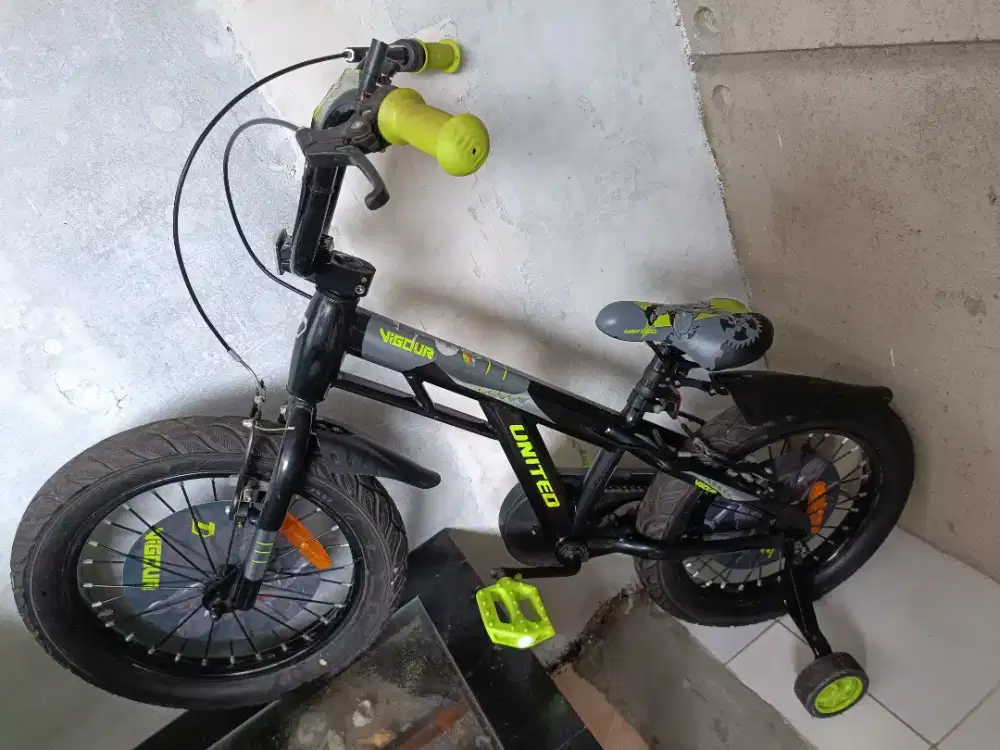 Dijual sepada Anak, merk UNITED, kondisi dari baru belum dipakai