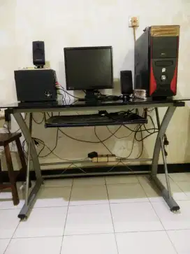 Meja computer, rangka besi