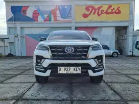 KM 3000 Toyota Fortuner GR 2.8 At 2024 Diesel