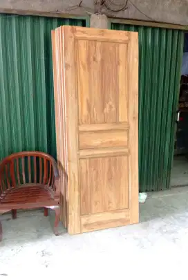 Daun pintu kamar dan kusen kayu jati