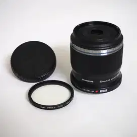 Olympus 30mm f3.5 Macro ED