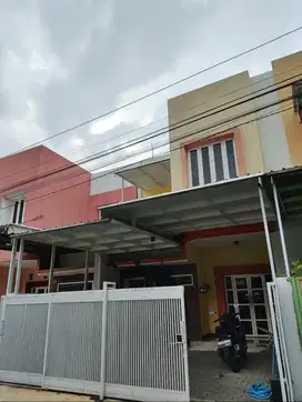 Dijual Rumah Modern Minimalis Strategis di Pusat Kota Jombang