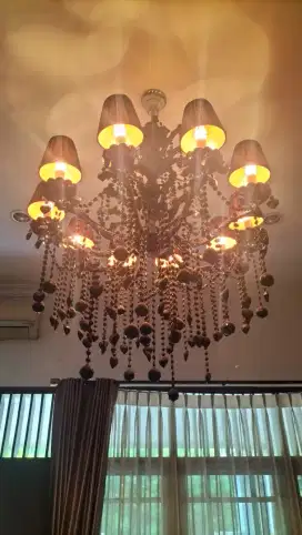 Lampu gantung kristal hitam