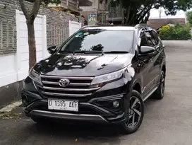 toyota rush GR at matic 2022 hitam mulus bandung