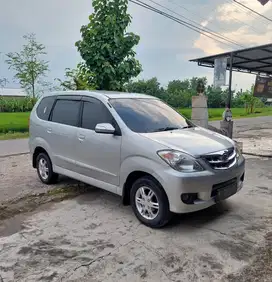 2010 Daihatsu Xenia Xi