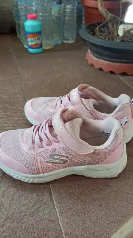 Sepatu anak perempuan sketchers ukuran 33