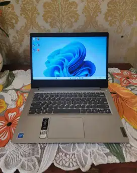 Laptop Lenovo IdeaPad Ram 4 gb Ssd 256 gb Normal siap pakai