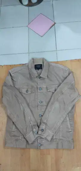 Jaket jeans cowok Giordano