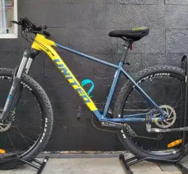 United Clovis 3.0 27.5 uk M