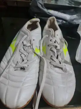 Sepatu futsal anak sd uk 30