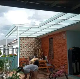 Kanopi atap kaca minimalist
