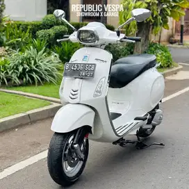 Vespa SPRINT 150 IGET 3V Tahun 2017 WARNA WHITE VERY GOOD CONDITION.