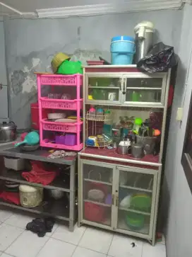 Bantu temen jualin rak piring stainless  plus meja dapur kondisi baik.