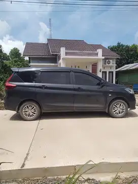 Ertiga hitam gl mt murah