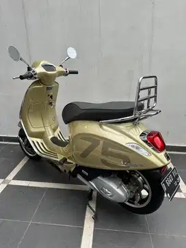 vespa primavera 75 anniversarry 2021