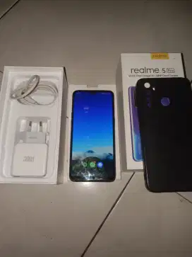 Realme 5 Pro 8/128 Gb kondisi apa adanya