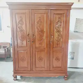 Lemari kayu 3 pintu