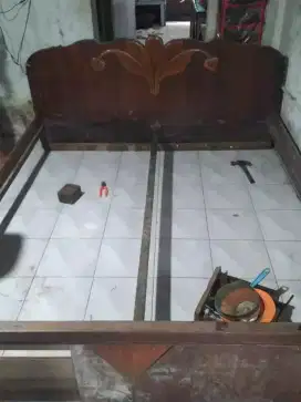 tempat tidur kayu jati