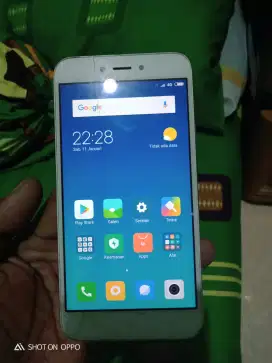 Redmi 5a ram 2/16 minus layar sentuh retak,tp msh pungsi normal