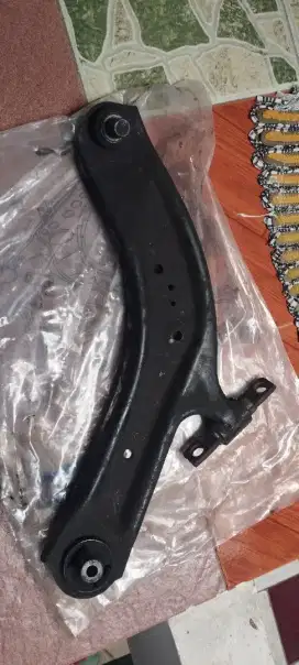 Lower Arm kanan ex Nissan Serena
