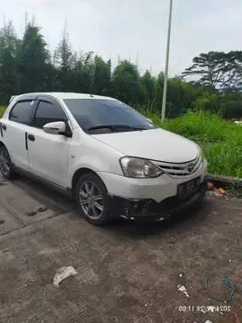 Hatchback Etios Valco 1.2 G 2013