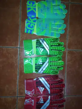 Sarung tangan kiper tulang