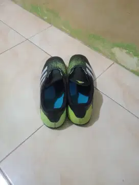 Sepatu olahraga futsal