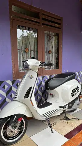 Di jual motor vespa piagio bekas tive sprint 150 CC warna putih