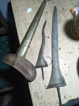 Keris pusaka dua buah Sepuh di mahar