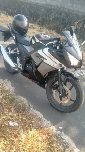 CBR 2015 istimewa tangan pertama km 17 ribuan