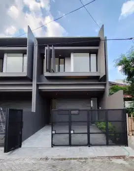 Manyar-Bisa KPR‼️ Rumah Baru Dekat Pakuwon City