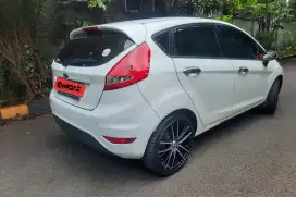 FORD FIESTA 1.4 M/T 2011 ATAS NAMA SENDIRI