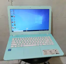 LAPTOP ASUS Ram 4 SSD 128+HDD 500