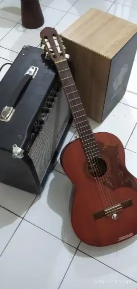 Gitar yamaha G55, amplifier, drum cajon