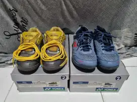 Sepatu Badminton Anak 2 Pasang Merek Yonex Asli