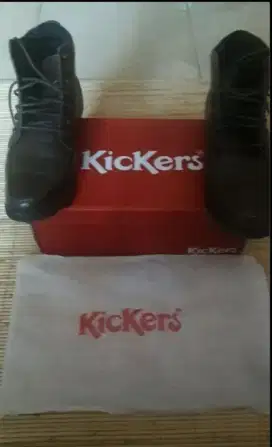 Sepatu Kickers original